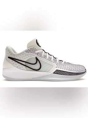 Nike Women’s Sabrina 1 Magnetic Shoe Size 9.5